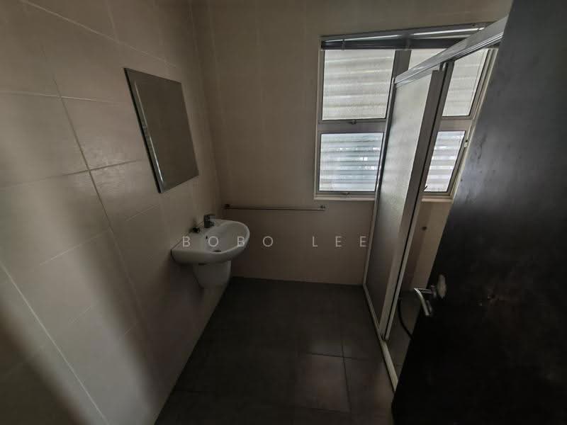 Semi-Detached House for Sale in Taman Gembira (Jalan Klang Lama (Old Klang Road)) - Bobo Lee - Bathroom - PropertyGuru.com.my