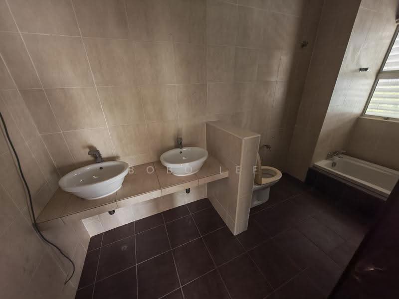 Semi-Detached House for Sale in Taman Gembira (Jalan Klang Lama (Old Klang Road)) - Bobo Lee - Bathroom - PropertyGuru.com.my