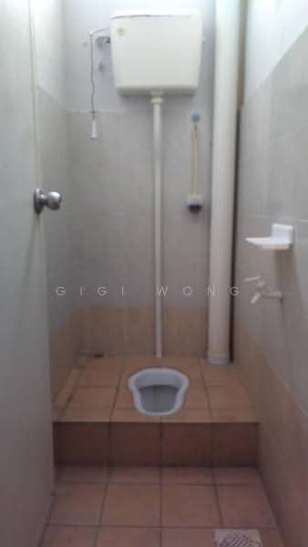 Shop for Rent in Taman Paya Emas (Paya Rumput) - Gigi Wong - Bathroom - PropertyGuru.com.my