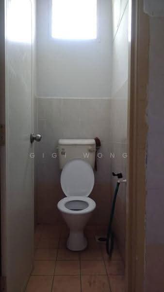 Shop for Rent in Taman Paya Emas (Paya Rumput) - Gigi Wong - Bathroom - PropertyGuru.com.my