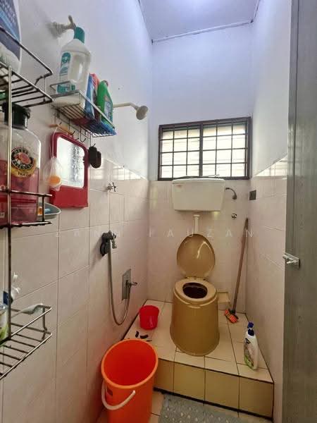 Semi-Detached House for Sale in Taman Desa Keliang (Kalumpang) - Zann Fauzan - Bathroom - PropertyGuru.com.my