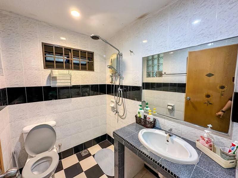 Rumah Berkembar untuk Dijual di Bukit Gasing (Petaling Jaya) - Shiqin Saidin - Bathroom - PropertyGuru.com.my