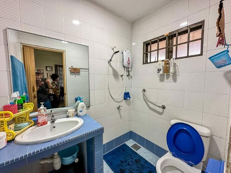 Rumah Berkembar untuk Dijual di Bukit Gasing (Petaling Jaya) - Shiqin Saidin - Bathroom - PropertyGuru.com.my