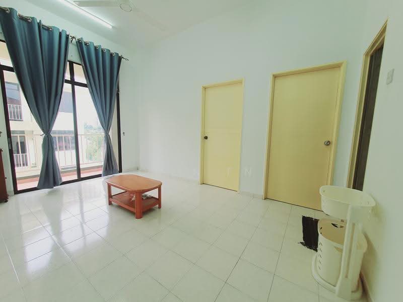 Pangsapuri untuk Dijual di Pangsapuri Bukit Beruang Permai - CHIN FN - Living Room - PropertyGuru.com.my
