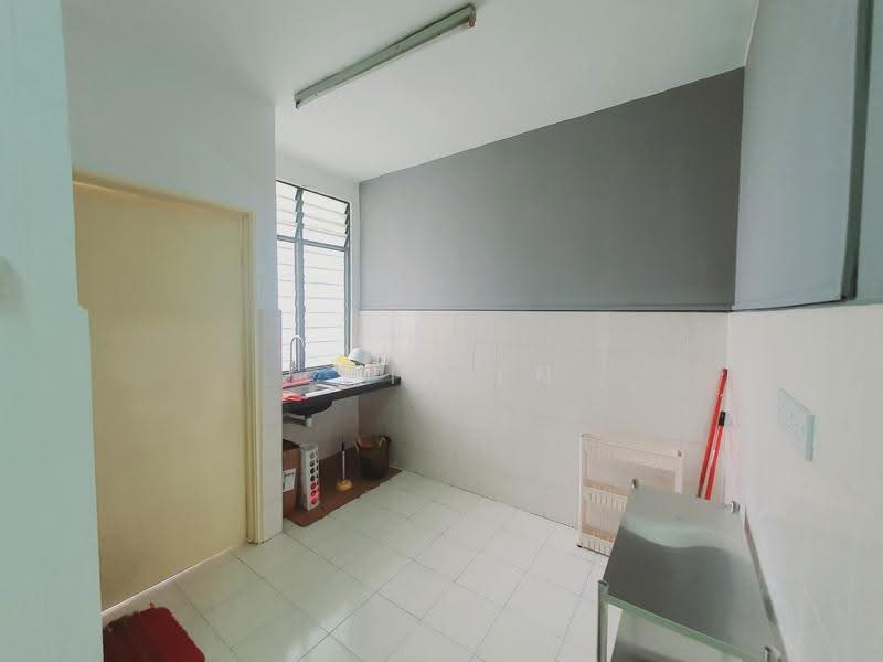 Pangsapuri untuk Dijual di Pangsapuri Bukit Beruang Permai - CHIN FN - Kitchen - PropertyGuru.com.my