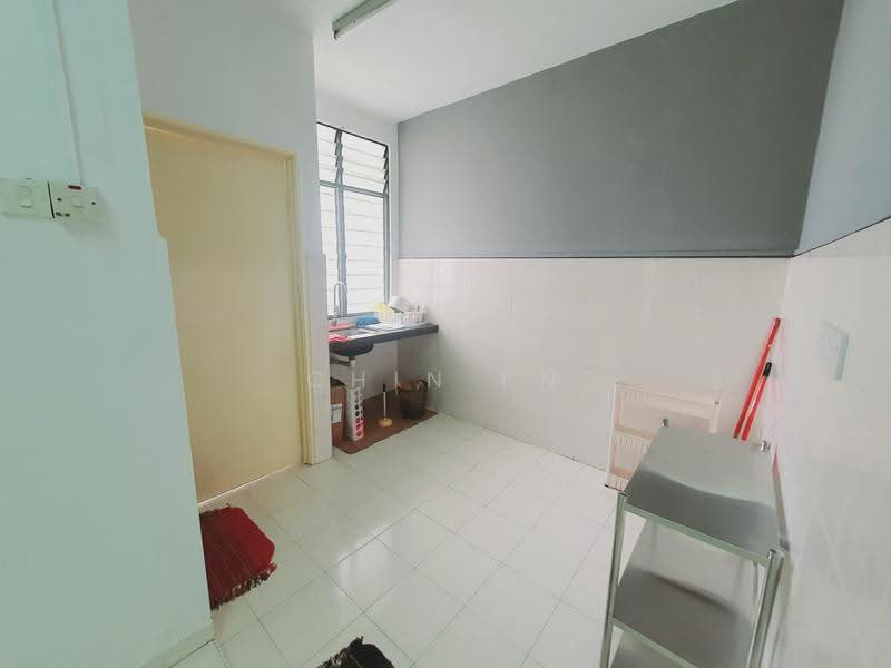 Pangsapuri untuk Dijual di Pangsapuri Bukit Beruang Permai - CHIN FN - Kitchen - PropertyGuru.com.my