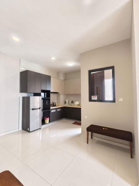 Kondominium untuk Dijual di Royal Strand @ Country Garden Danga Bay - Ken Chai - Kitchen - PropertyGuru.com.my