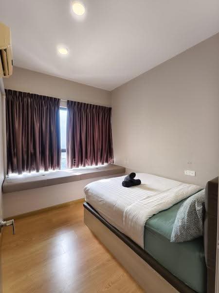 Kondominium untuk Dijual di Royal Strand @ Country Garden Danga Bay - Ken Chai - Bedroom - PropertyGuru.com.my
