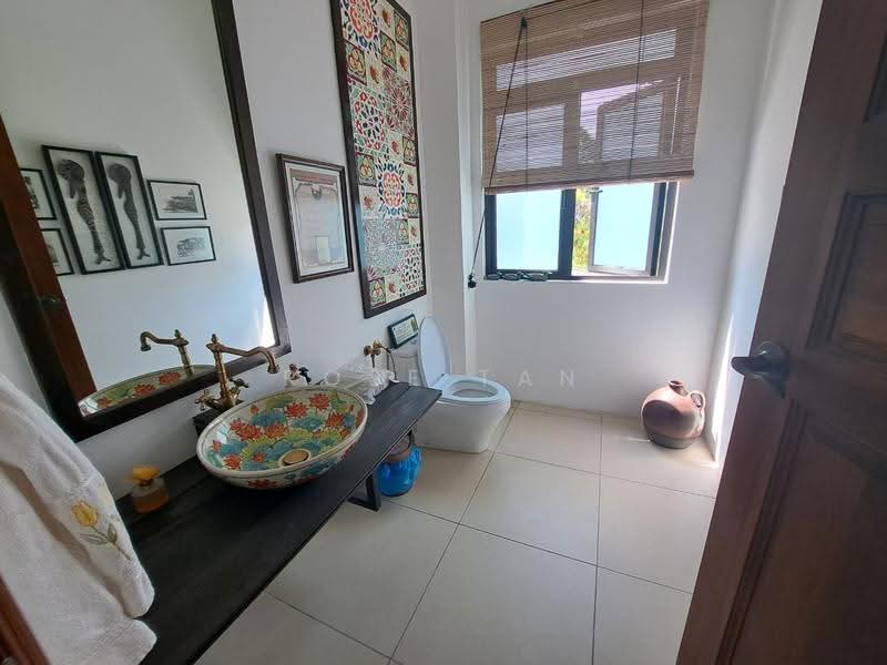 Bungalow House untuk Dijual di Perdana Lakeview East (Cyberjaya) - Rose Tan - Bathroom - PropertyGuru.com.my