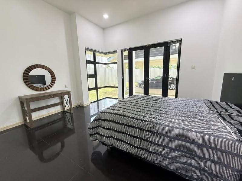 Bungalow House untuk Dijual di Perdana Lakeview East (Cyberjaya) - Rose Tan - Bedroom - PropertyGuru.com.my