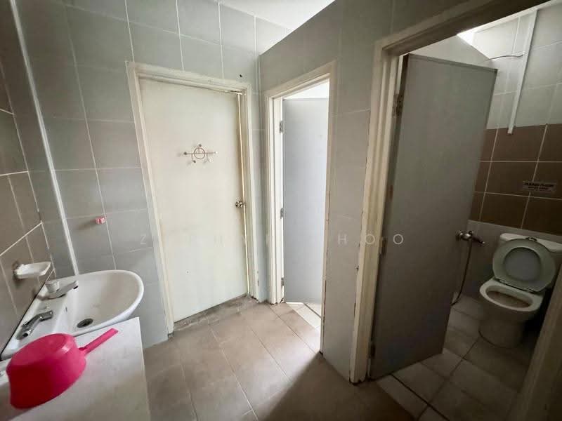 Factory for Rent in Johor Bahru (Johor) - Zephyr Khoo - Bathroom - PropertyGuru.com.my