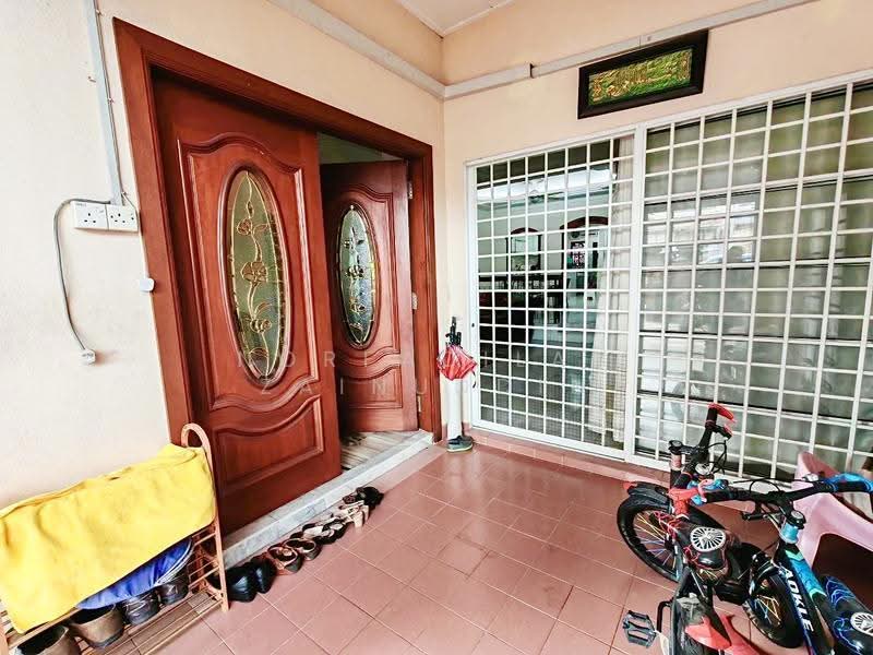Rumah Teres 2-Tingkat untuk Dijual di Bukit Jelutong (Shah Alam) - NORFADILAH ZAINUDDIN - Entrance - PropertyGuru.com.my