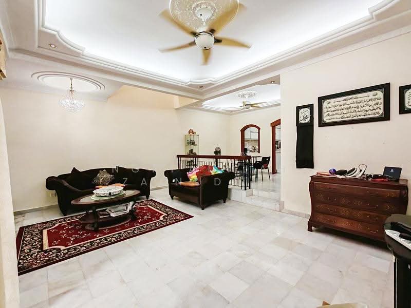 Rumah Teres 2-Tingkat untuk Dijual di Bukit Jelutong (Shah Alam) - NORFADILAH ZAINUDDIN - Living Room - PropertyGuru.com.my