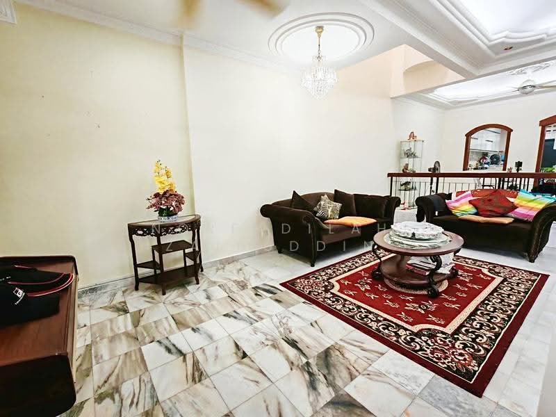 Rumah Teres 2-Tingkat untuk Dijual di Bukit Jelutong (Shah Alam) - NORFADILAH ZAINUDDIN - Living Room - PropertyGuru.com.my
