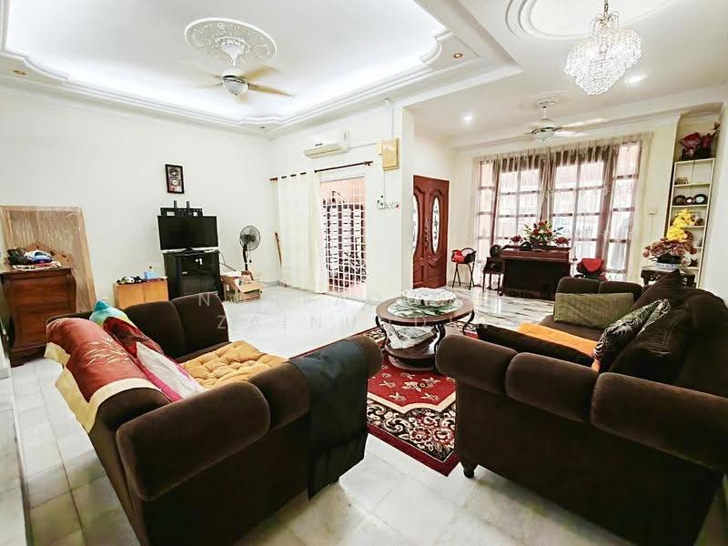 Rumah Teres 2-Tingkat untuk Dijual di Bukit Jelutong (Shah Alam) - NORFADILAH ZAINUDDIN - Living Room - PropertyGuru.com.my