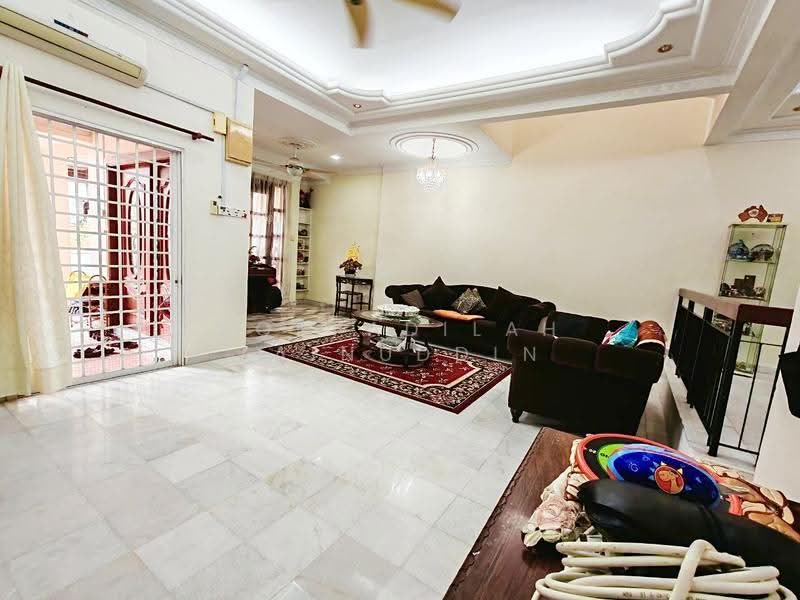 Rumah Teres 2-Tingkat untuk Dijual di Bukit Jelutong (Shah Alam) - NORFADILAH ZAINUDDIN - Living Room - PropertyGuru.com.my