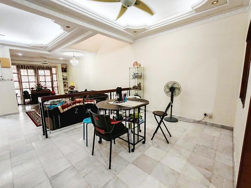 Rumah Teres 2-Tingkat untuk Dijual di Bukit Jelutong (Shah Alam) - NORFADILAH ZAINUDDIN - Living Room - PropertyGuru.com.my