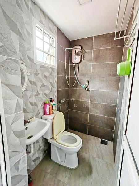 Rumah Teres 2-Tingkat untuk Dijual di Bukit Jelutong (Shah Alam) - NORFADILAH ZAINUDDIN - Bathroom - PropertyGuru.com.my