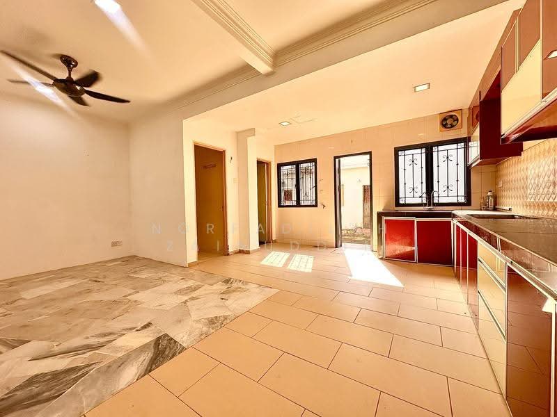 2-storey Terraced House for Sale in Saujana Utama (Selangor) - NORFADILAH ZAINUDDIN - Kitchen - PropertyGuru.com.my