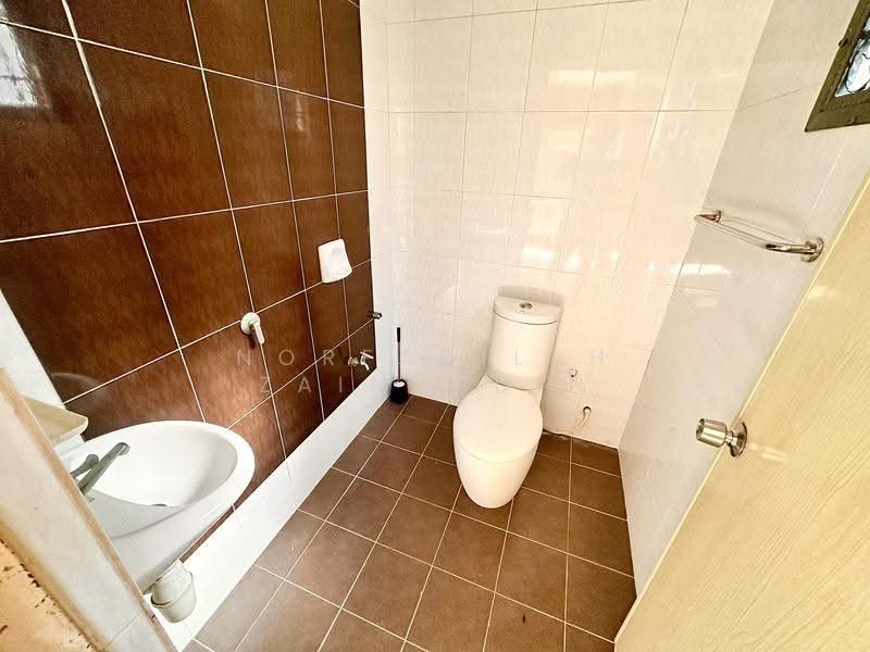 2-storey Terraced House for Sale in Saujana Utama (Selangor) - NORFADILAH ZAINUDDIN - Bathroom - PropertyGuru.com.my