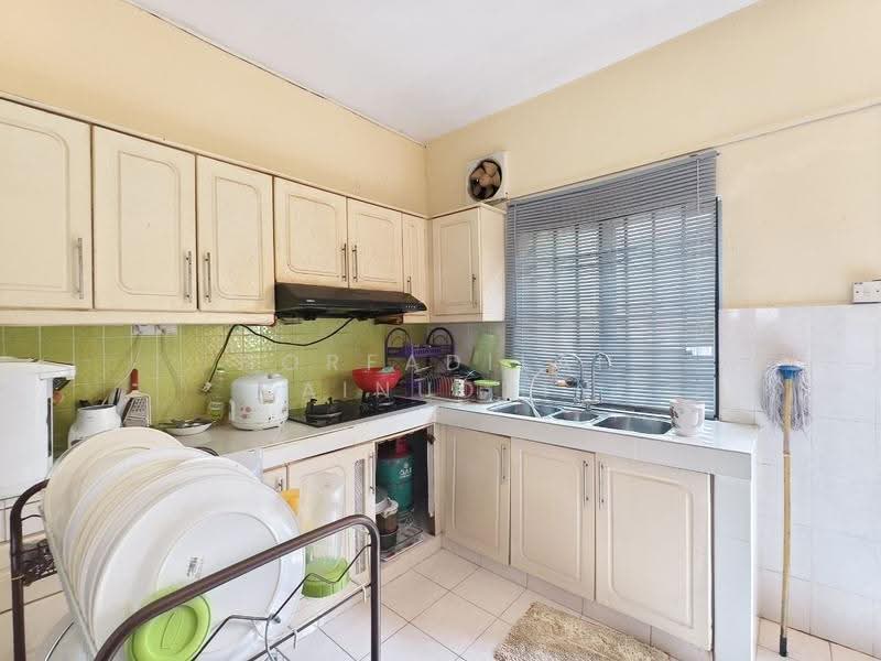 Rumah Teres 2-Tingkat untuk Dijual di Bandar Putra Permai (Seri Kembangan) - NORFADILAH ZAINUDDIN - Kitchen - PropertyGuru.com.my
