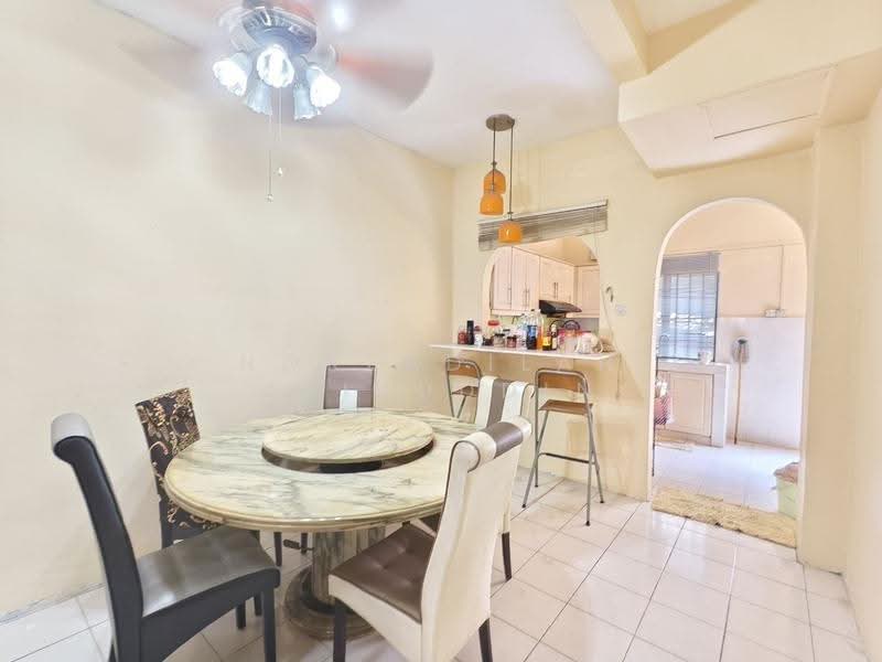 Rumah Teres 2-Tingkat untuk Dijual di Bandar Putra Permai (Seri Kembangan) - NORFADILAH ZAINUDDIN - Dining Room - PropertyGuru.com.my