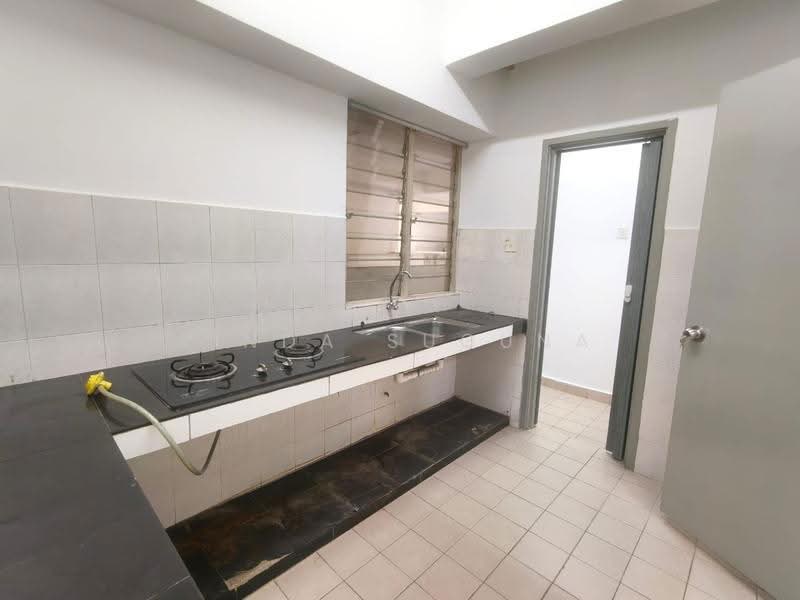 Pangsapuri untuk Dijual di Seri Ixora Apartment - Linda Suguna - Kitchen - PropertyGuru.com.my