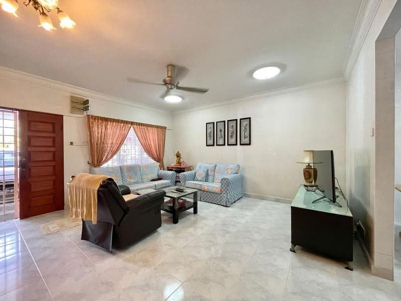 2-storey Terraced House for Sale in Bayan Baru (Bayan Baru) - Lim Yi An - Living Room - PropertyGuru.com.my