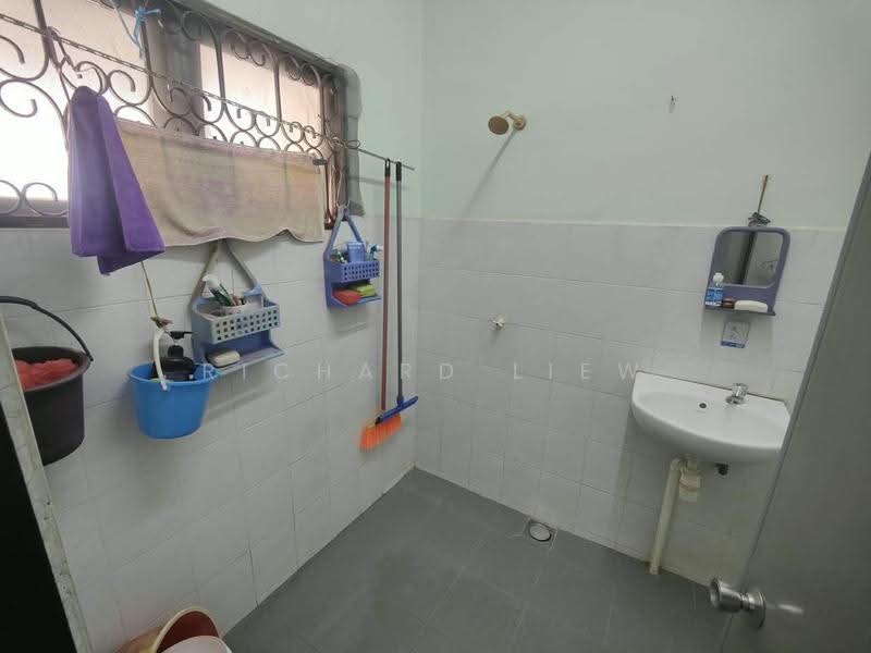 2-storey Terraced House for Sale in SS2 (Petaling Jaya) - Richard Liew - Bathroom - PropertyGuru.com.my