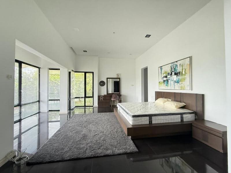 Bungalow House untuk Dijual di Perdana Lakeview East (Cyberjaya) - Amir Abas - Bedroom - PropertyGuru.com.my