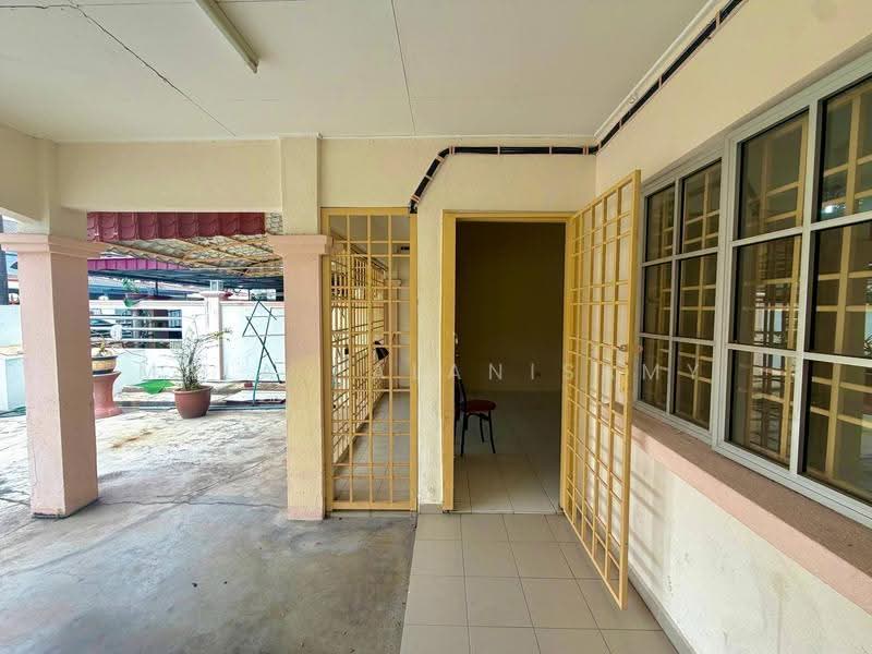 Rumah Teres 2-Tingkat untuk Dijual di Bandar Bukit Tinggi (Klang) - Mala Palanisamy - Entrance - PropertyGuru.com.my