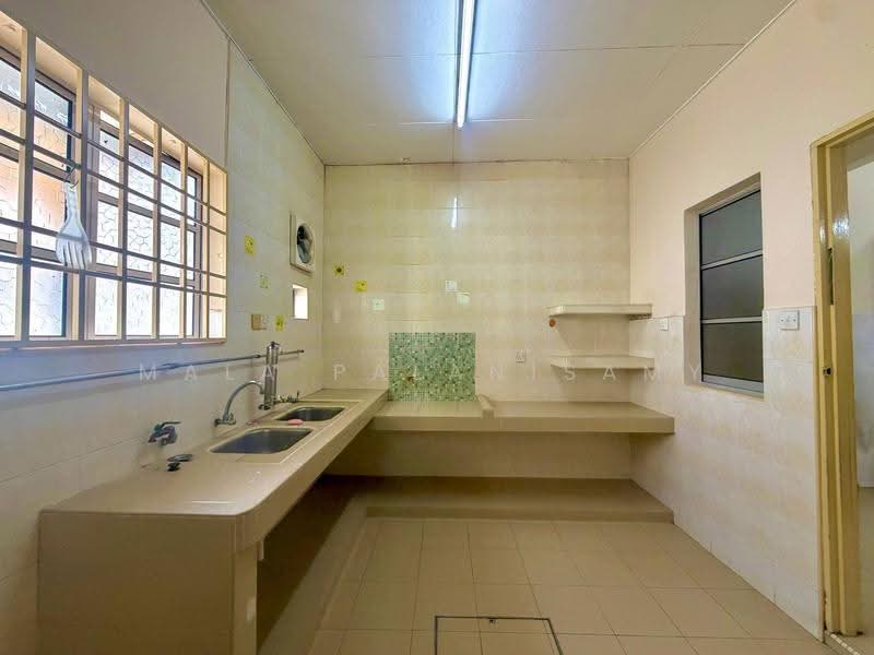 Rumah Teres 2-Tingkat untuk Dijual di Bandar Bukit Tinggi (Klang) - Mala Palanisamy - Kitchen - PropertyGuru.com.my
