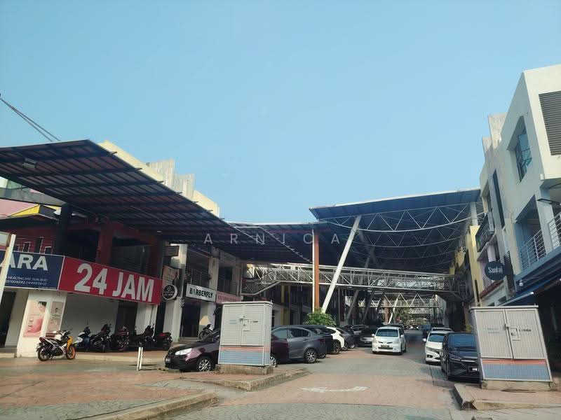 Shop / Office for Sale in Bandar Putra Permai (Seri Kembangan) - Arnica Low - Exterior - PropertyGuru.com.my