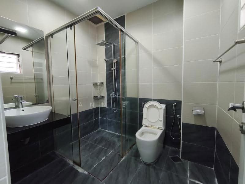 Semi-Detached House for Sale in Kota Emerald (Rawang) - Annie Ng - Bathroom - PropertyGuru.com.my