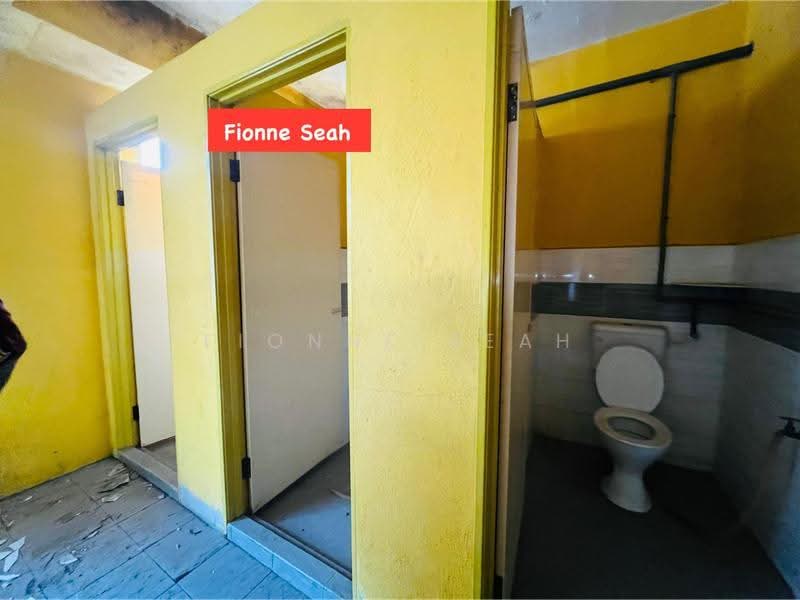 Kedai untuk Disewa di Parit Buntar (Perak) - Fionne Seah - Bathroom - PropertyGuru.com.my