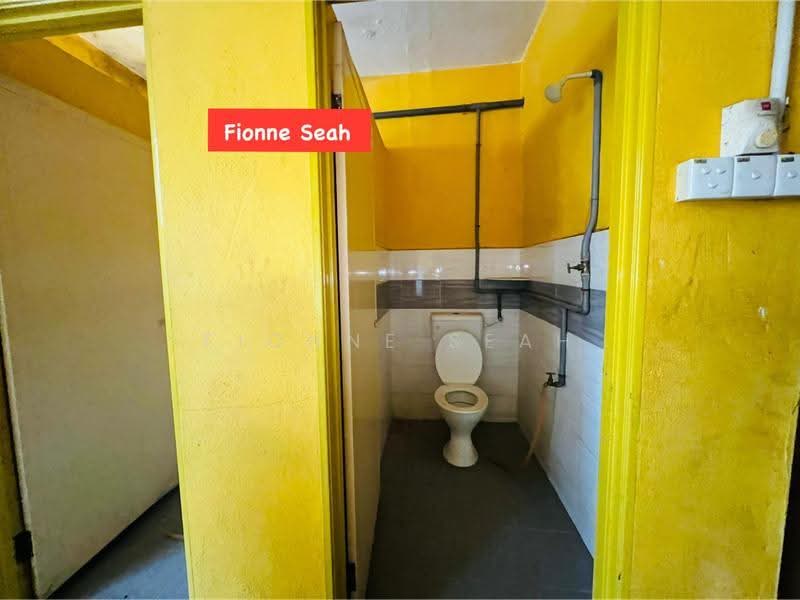 Kedai untuk Disewa di Parit Buntar (Perak) - Fionne Seah - Bathroom - PropertyGuru.com.my