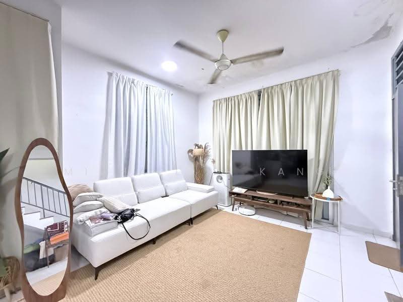 Rumah Teres untuk Dijual di Taman Mutiara Rini (Skudai) - Michael Ah Kang - Living Room - PropertyGuru.com.my