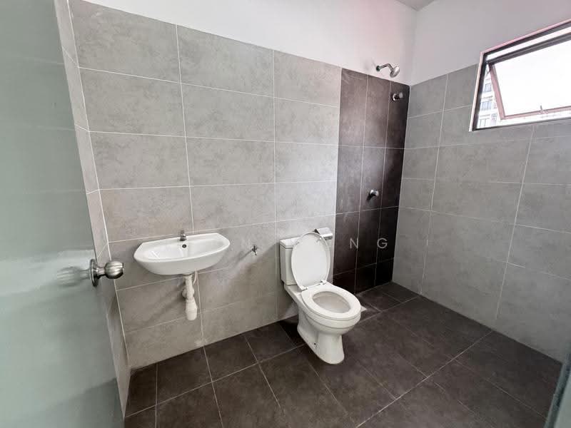Rumah Berkembar untuk Disewa di Taman Scientex Rawang (Rawang) - LEON WONG - Bathroom - PropertyGuru.com.my