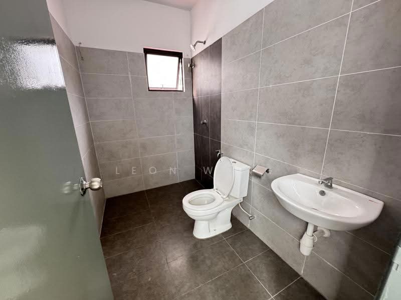 Rumah Berkembar untuk Disewa di Taman Scientex Rawang (Rawang) - LEON WONG - Bathroom - PropertyGuru.com.my