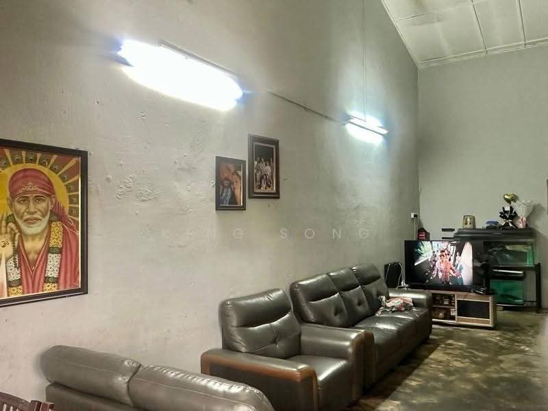 Rumah Teres 1-Tingkat untuk Dijual di Taman Melaka Baru (Batu Berendam) - King Song - Living Room - PropertyGuru.com.my