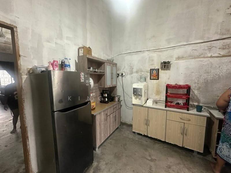 Rumah Teres 1-Tingkat untuk Dijual di Taman Melaka Baru (Batu Berendam) - King Song - Kitchen - PropertyGuru.com.my