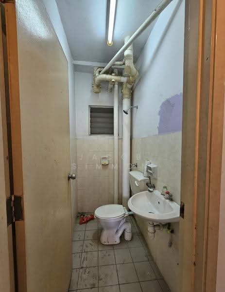 Pangsapuri untuk Disewa di Juara Suria Apartment - Jacob Simmon - Bathroom - PropertyGuru.com.my