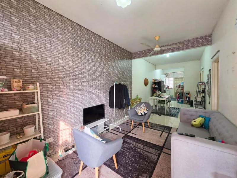 1-storey Terraced House for Sale in Bandar Saujana Putra (Tanjong Duabelas) - Amierul Hafizie - Living Room - PropertyGuru.com.my