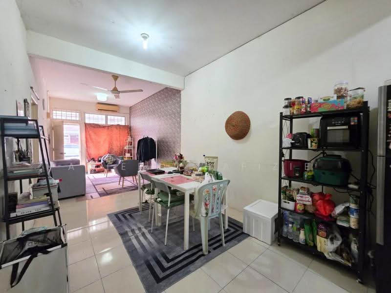 1-storey Terraced House for Sale in Bandar Saujana Putra (Tanjong Duabelas) - Amierul Hafizie - Living Room - PropertyGuru.com.my