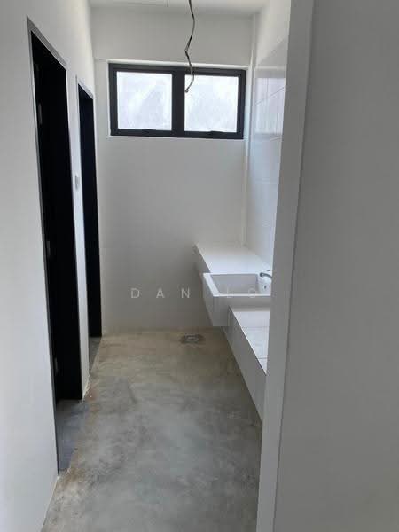 Semi-D Factory for Sale in Eco Business Park V (Puncak Alam) - Dan Lo - Corridor - PropertyGuru.com.my