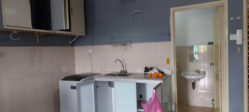 Pangsapuri untuk Dijual di Lake View Suites - Daniel Yong - Kitchen - PropertyGuru.com.my