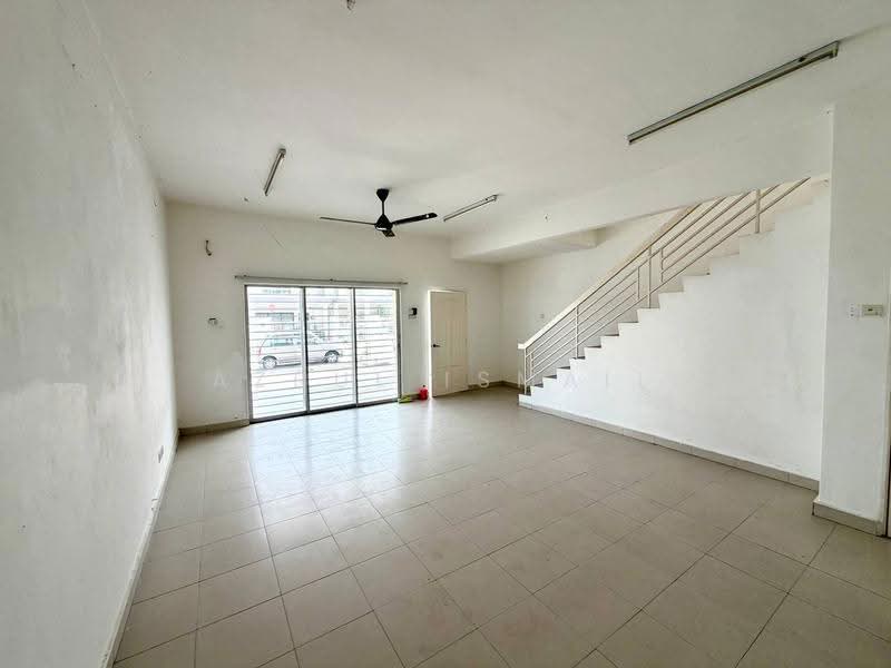 Rumah Teres 2-Tingkat untuk Dijual di Seri Kembangan (Selangor) - Azrul Ismail - Living Room - PropertyGuru.com.my