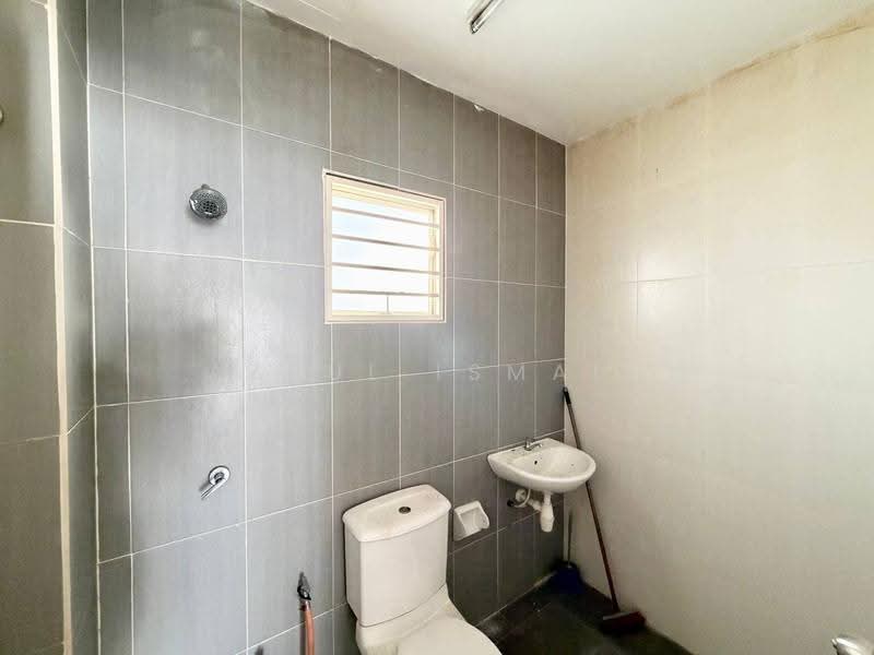 Rumah Teres 2-Tingkat untuk Dijual di Seri Kembangan (Selangor) - Azrul Ismail - Bathroom - PropertyGuru.com.my
