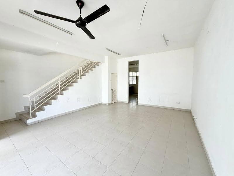 Rumah Teres 2-Tingkat untuk Dijual di Seri Kembangan (Selangor) - Azrul Ismail - Living Room - PropertyGuru.com.my