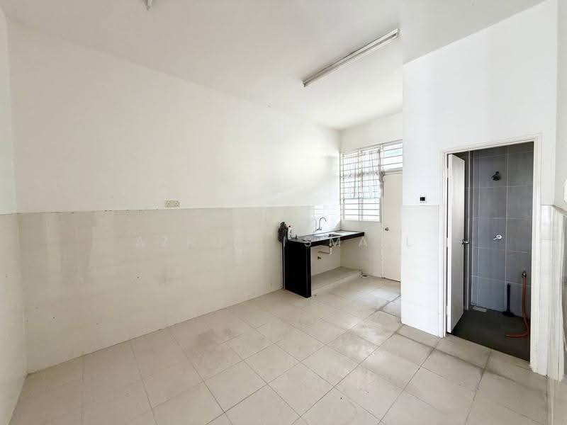 Rumah Teres 2-Tingkat untuk Dijual di Seri Kembangan (Selangor) - Azrul Ismail - Kitchen - PropertyGuru.com.my